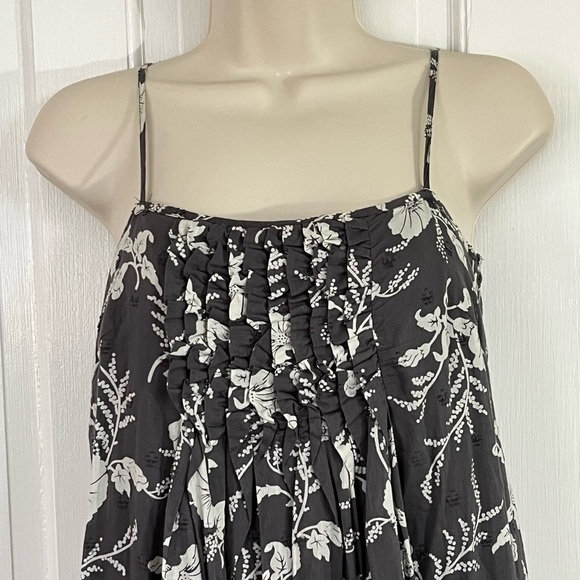 GAP Gray White Floral Pleated Ruffle Trim Shift Dress Spaghetti Strap Hawaiian 4 - Picture 2 of 13